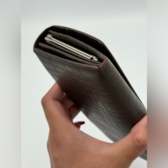 BURBERRY Leather Long Bifold Wallet - Picture 2 of 13